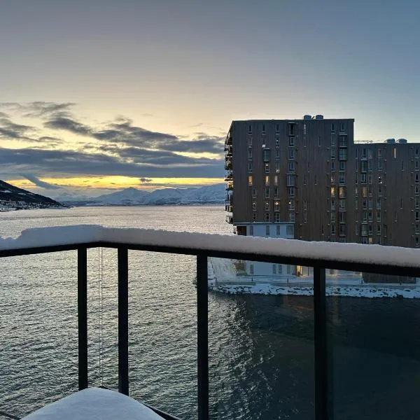 New apartment with seaview, hotel i Tromsø