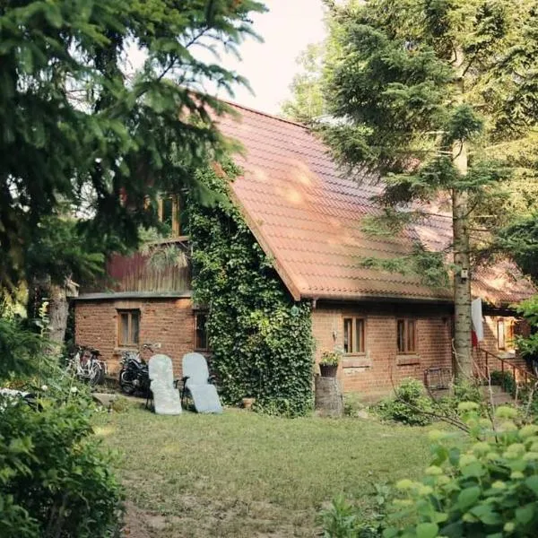 Warmiński dom nad jeziorem, hotel v destinaci Łomy