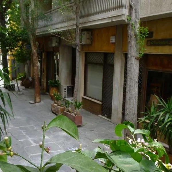 Spacious apartment near Acropolis, khách sạn ở Athens