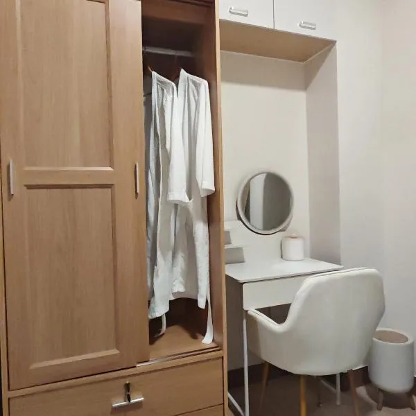 Trees Residence - The Pristine Staycation Suite, hotel in Manila
