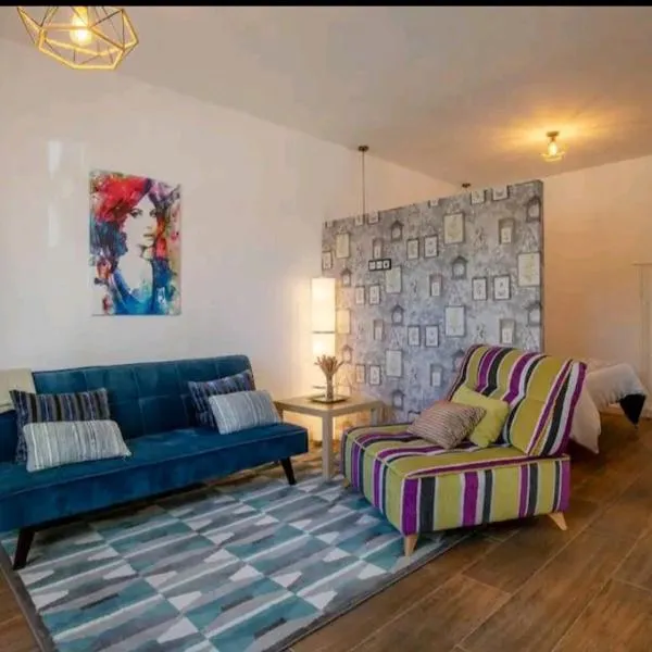 Stylish and Spacious Studio -4 minutes walk to Beach, hotel v destinaci Alicante