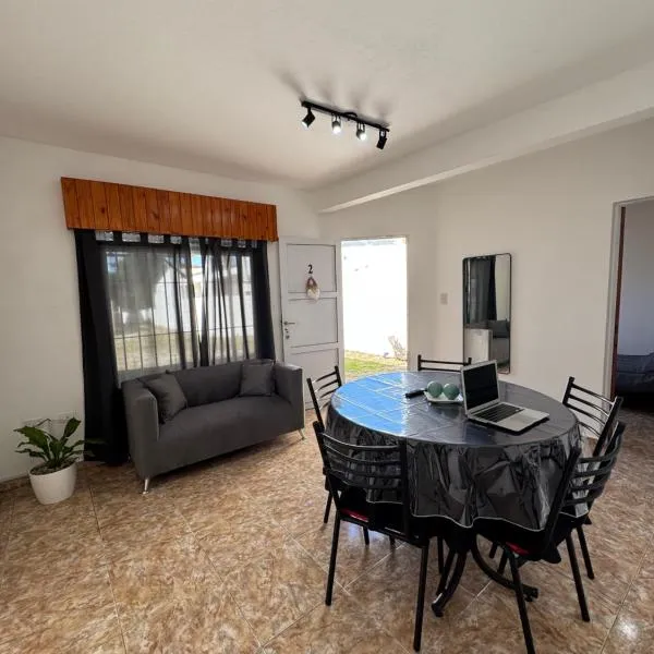 Complejo NAEN - Apartamentos a 1 Cuadra del Mar - Mar del Tuyú, hotel di Mar del Tuyú