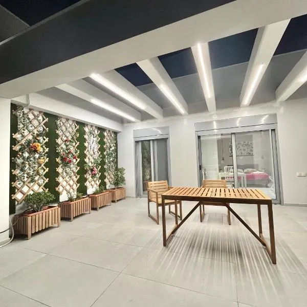 BlueLine apartment 2, hotel v destinaci Loutraki