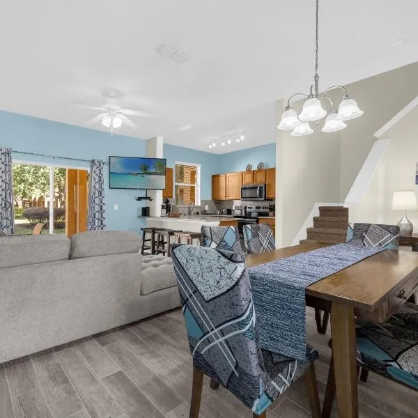 Lazy River Resort Townhome, hotel in Davenport