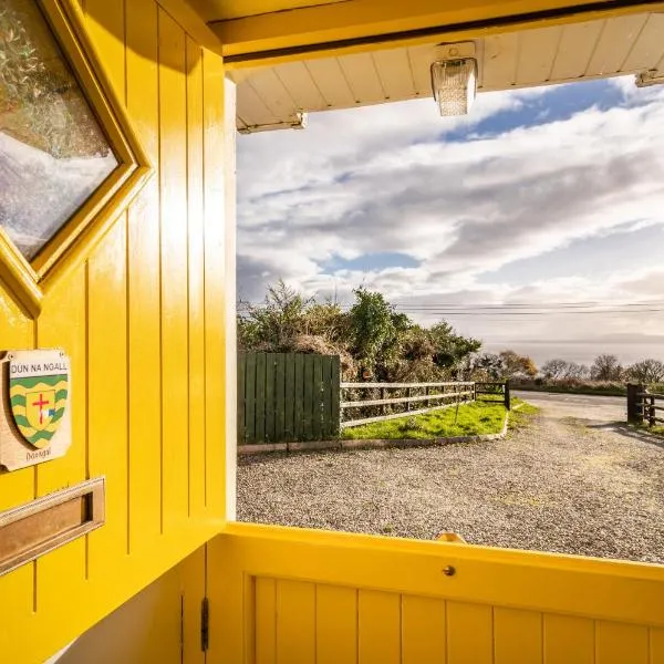Yellow door cottage, hotel v destinaci Moville