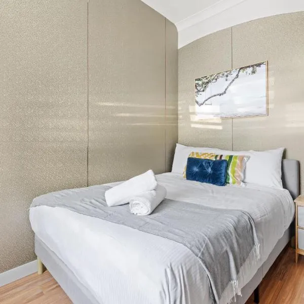 Traditional Double Room in Glebe - Nearby USYD - Shared Bathroom,雪梨的飯店