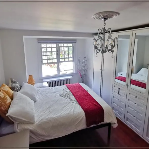 Cozy room with private bathroom near subway, hotel in Toronto