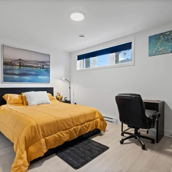 chic condo 15 mins to Downtown-Pool and BBQ, hotel in Longueuil