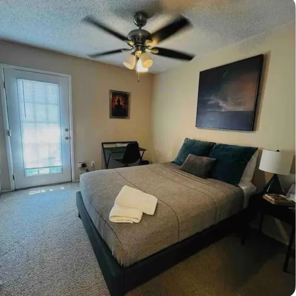 Cheerful Private Room With Pool, ξενοδοχείο στο Σαν Αντόνιο