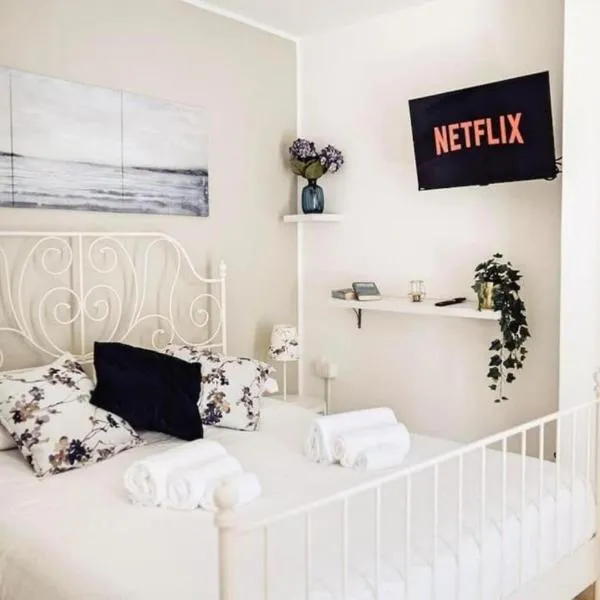 TORRE DALU' - a due passi dalla Spiaggia di Porta Vecchia, con Terrazzo privato e Netflix, hotel in Monopoli