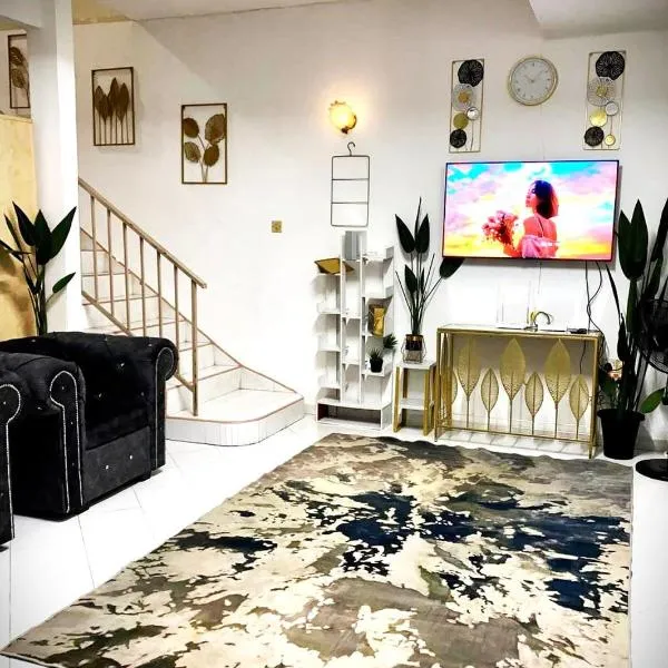 booking homestay manjung 300mbps wifi in town, hotel v destinaci Seri Manjung