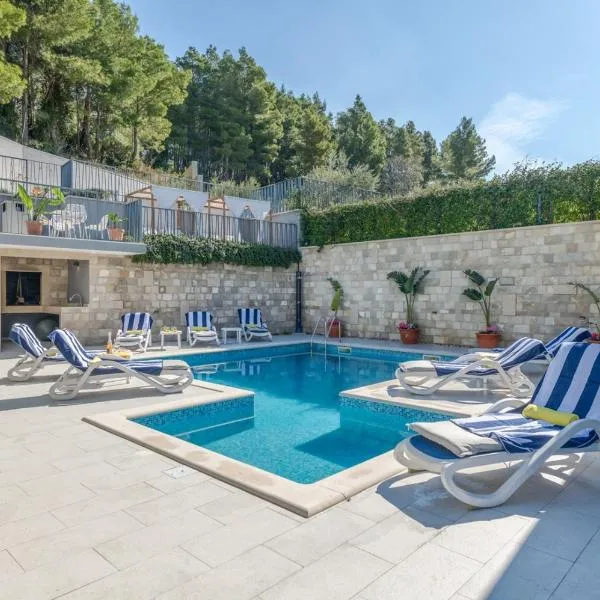 Luxury villa Blue Sky, private pool, breakfast, hótel í Podstrana