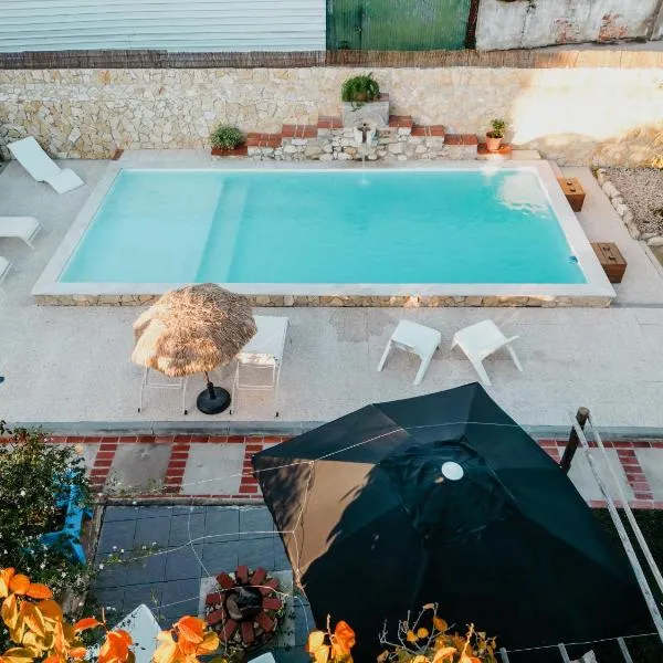 Casa da Cerca-Suíte Aconchegante com Piscina，Runa的飯店