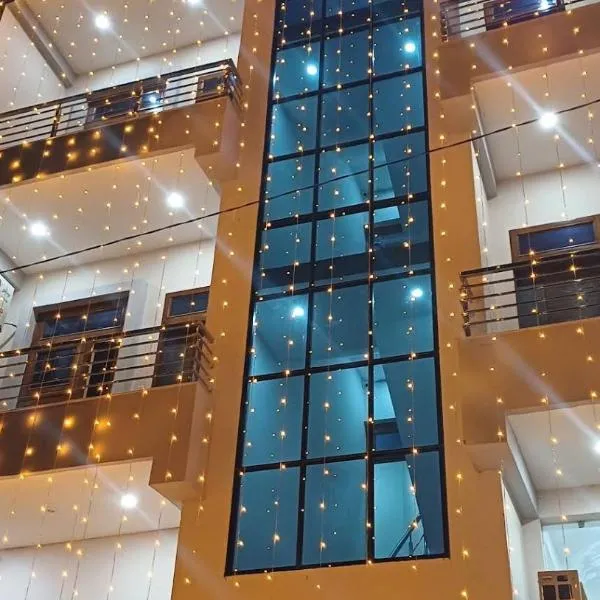 Radhika inn, hotel en Khātu