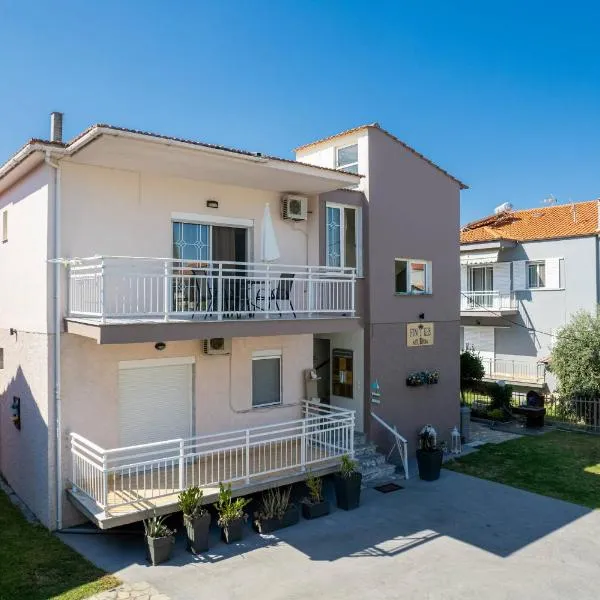 Studios Finikes, hotel v destinaci Limenas