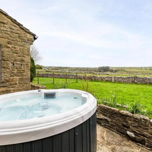 Central Malham Wellbeing Escape, 5-bed house with yoga studio, hotel v destinaci Malham