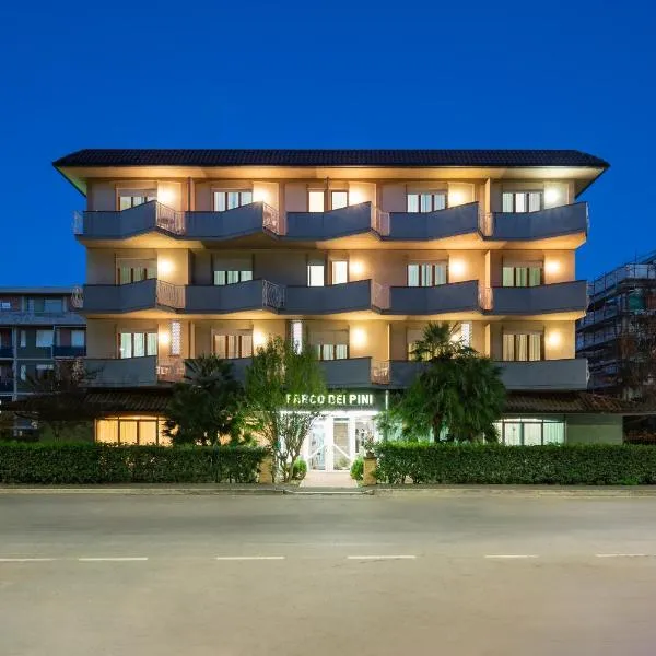 Hotel Parco dei Pini - 100mt dal Mare, hotel v destinácii Follonica