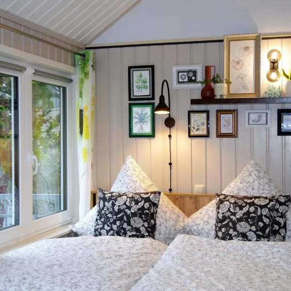 Ferienhaus Tinylausitz mit Kamin und Sauna，Steina的飯店