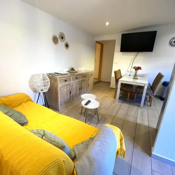 Ti Case Fleur Letchi Maison accueillante 15 min des plages、Les Avironsのホテル