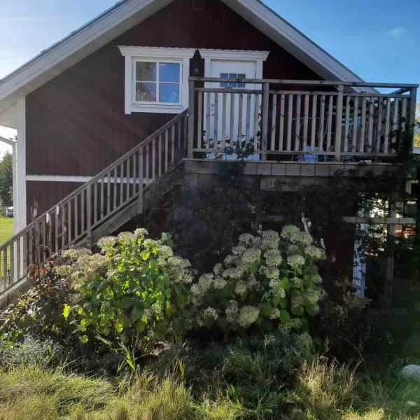 Krokbråten Gård vindsvåning, hotel v destinaci Åkers Styckebruk
