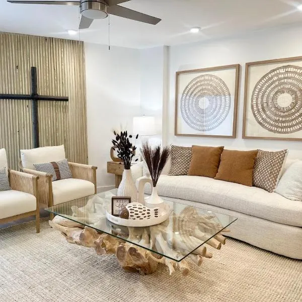 Seaside Serenity, Brand New 2 Bed 2 Bath Pool Beach Area, Tennis Pickleball 2024 Remodel, hotel in Tavernier