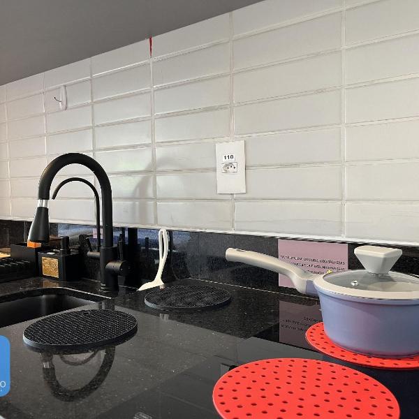 Suíte Decorada e Confortável Na Barra - Foto 3