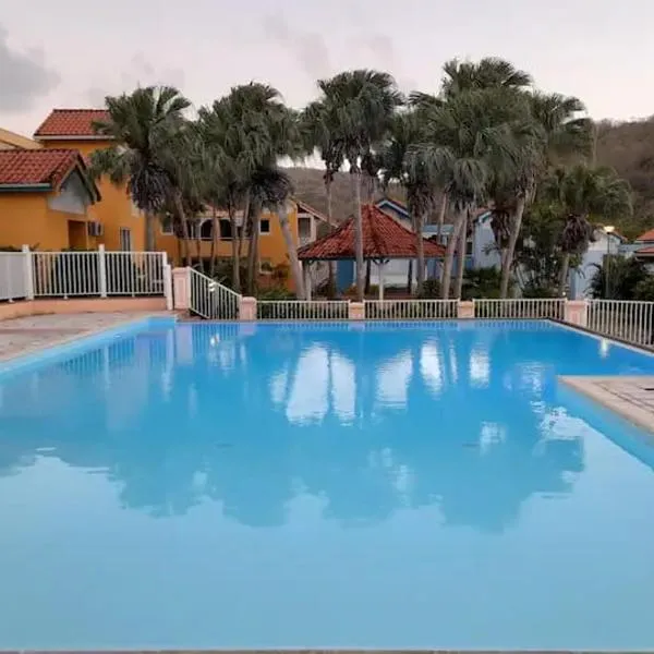 Studio 4 personnes piscine, готель у місті Сент-Анн