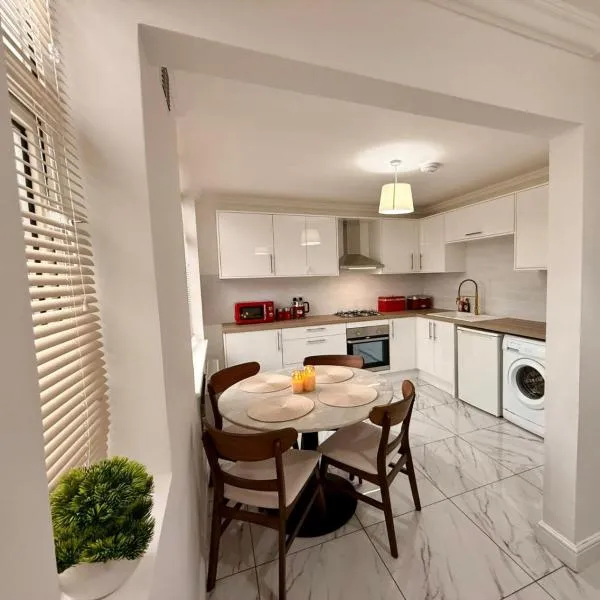 Cozy 3 bed house, hotel v destinaci Coventry
