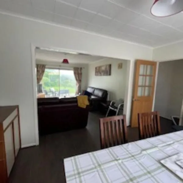 Wardown Place - Spacious 3 Bed House available for short term or long term Rental, hotel in Luton