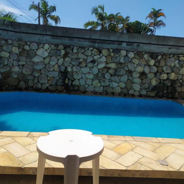 Casa com 5 suítes e piscina
