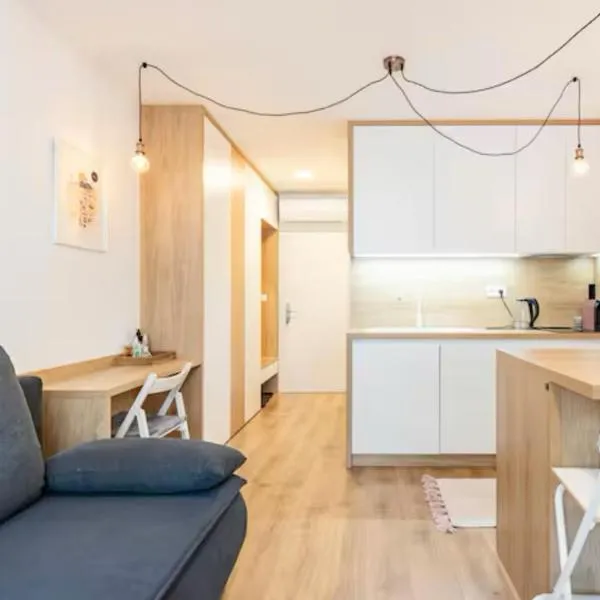 New condo with free parking in a garage, hotel v destinaci Nivy