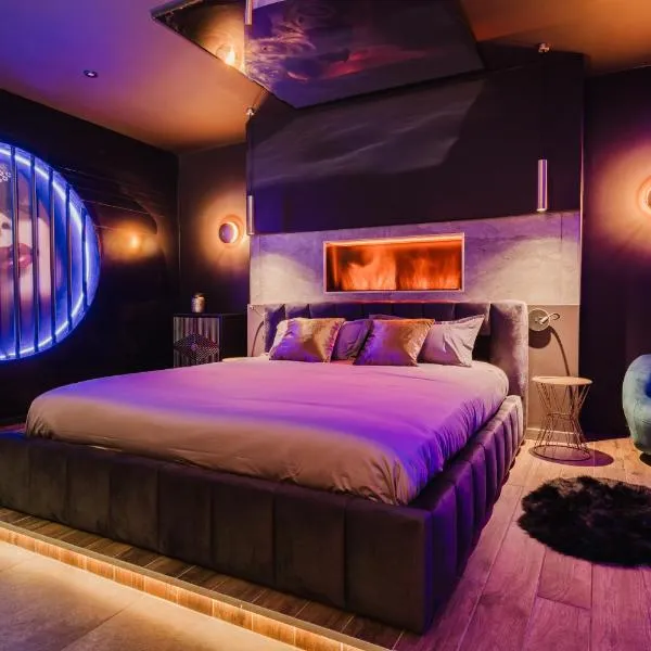 Love Room Les Private Places - Lit King Size et Jacuzzi Privé, hotel in Orléans
