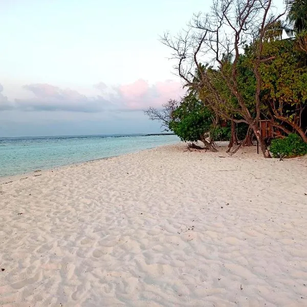 Dhoadhi Beach Maldives, hotel v destinaci Omadhoo