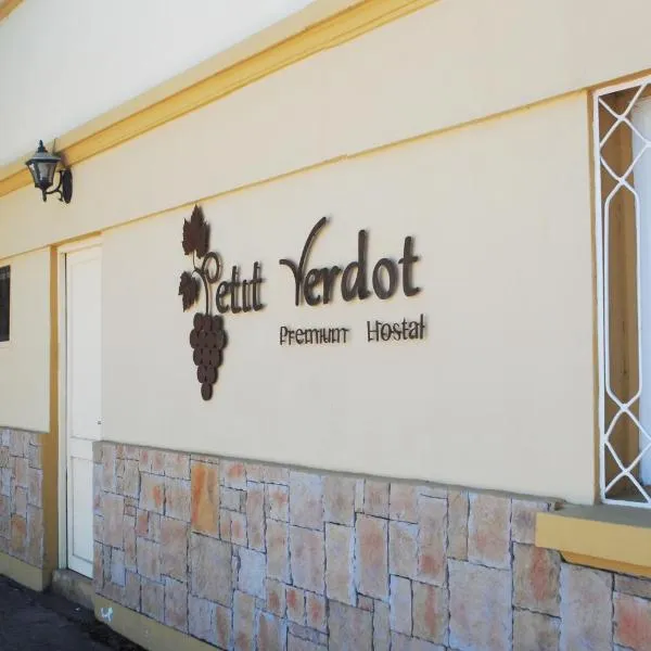 Hostal Petit Verdot, hotell i El Ajial