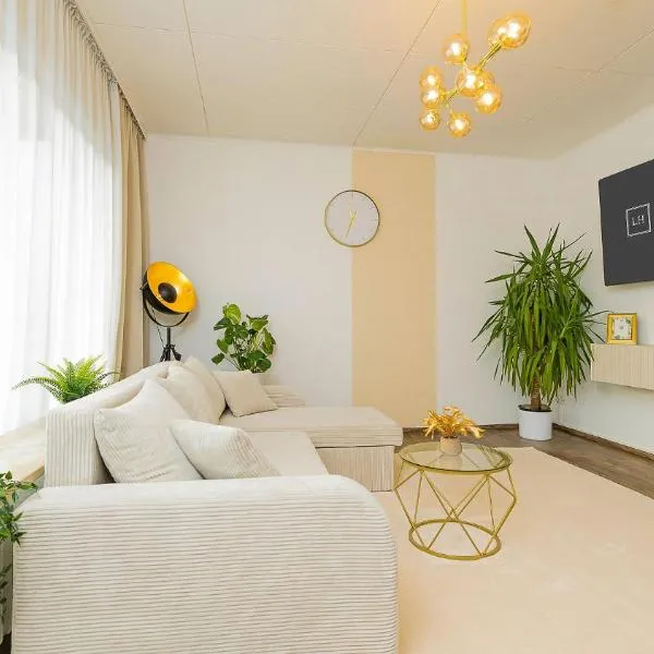 Luxx Home MM, Airport - Parkplatz - Küche - Balkon, hotel in Trunkelsberg