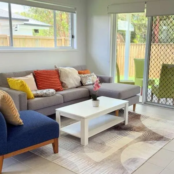 Modern 4-Bedroom Family Home in Park Ridge - Parking Included, ξενοδοχείο σε Park Ridge