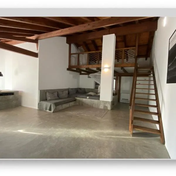 Global Chill Farm Loft, hotel in Rogil