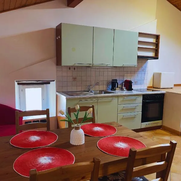 Mansarda di 40 mq a Chiasso, hotel v destinaci Chiasso