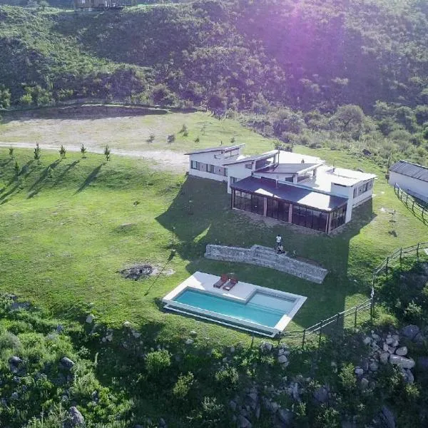 Casa en Ascochinga B.° cerrado. Sierras de Córdoba、コルドバのホテル