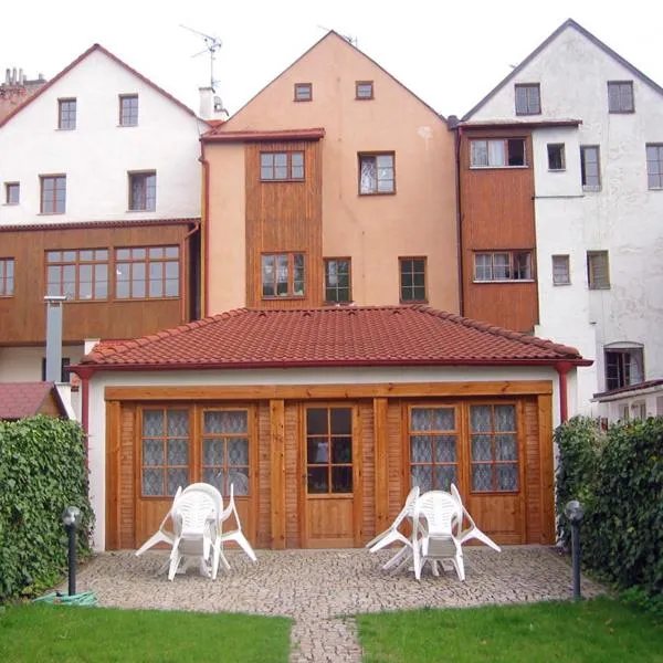 Penzion 102, hotel v destinaci Pardubice