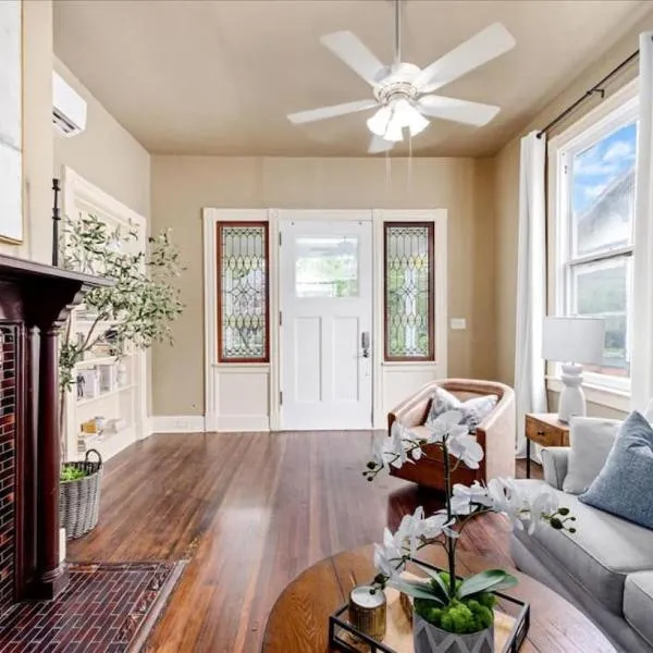 Historic Suite Downtown Macon - Unit 2, hotel v destinaci Macon