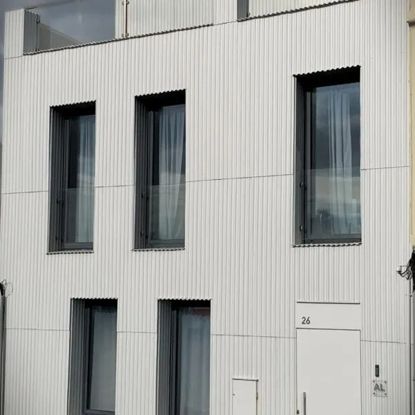 Sunrise House 26: Ponta Delgada şehrinde bir otel