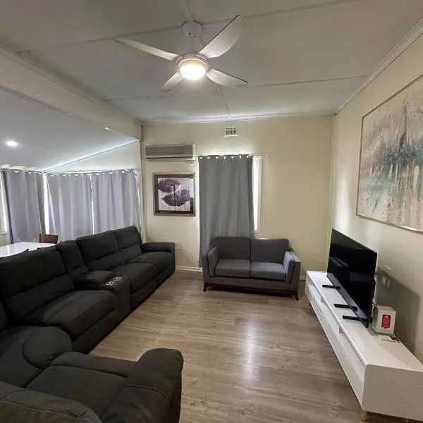 Spacious Family Home Sleeps 8, hotel in South Grafton