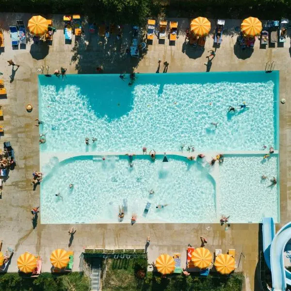 Centro Vacanze Camping Spinnaker, hotel v destinaci Marina Palmense