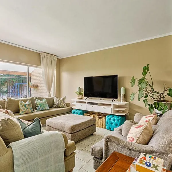Cozy Escape in Windsor West, hotel in Johannesburg