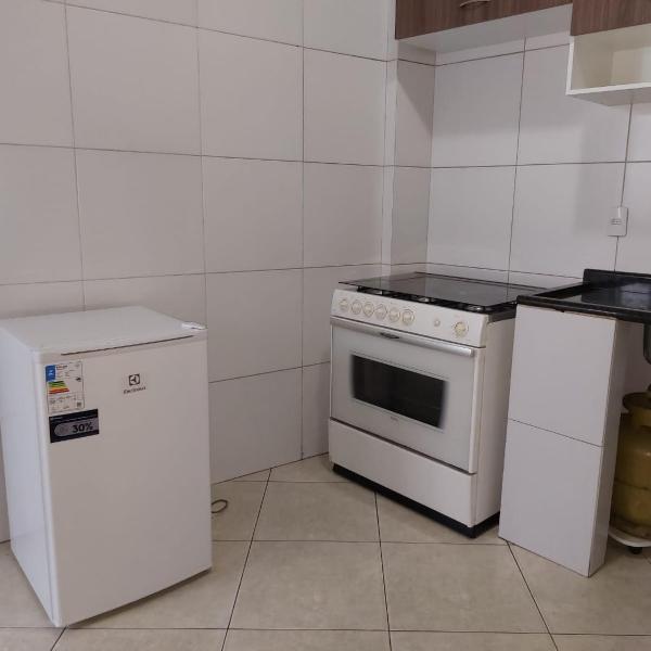 Dois quartos Cozinha completa Wi Fi Self check in com senha Central e perto de tudo a 4,4Km da Rodoviária e 15,4 km do Aeroporto Apartamento 301 - Foto 4