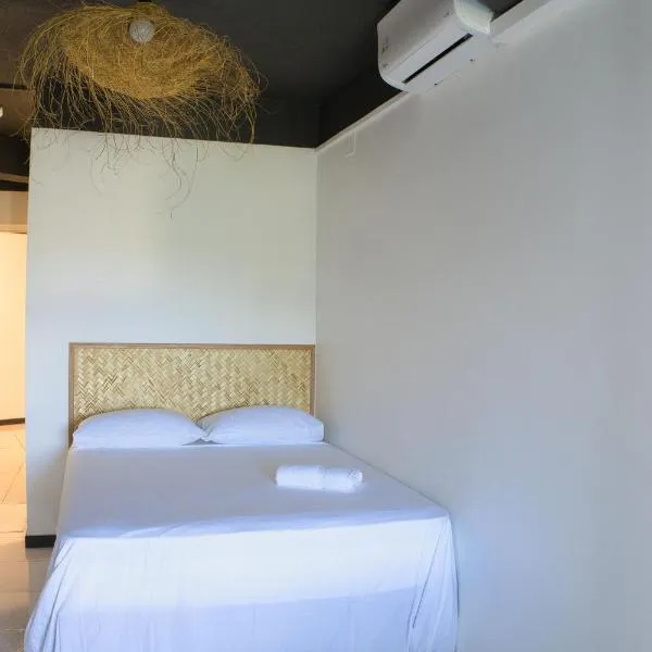 Airport Manini Lodge、パペーテのホテル
