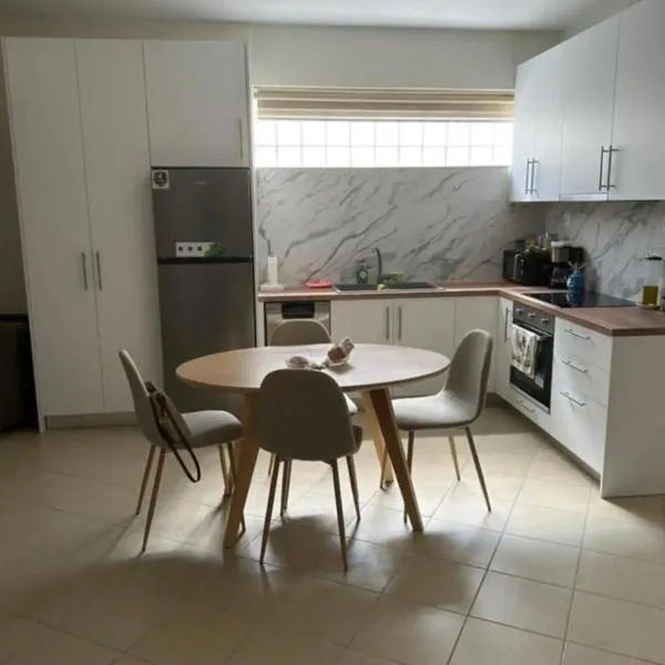 Home4U apt1, just 8Km from airport, hotel in Markopoulo
