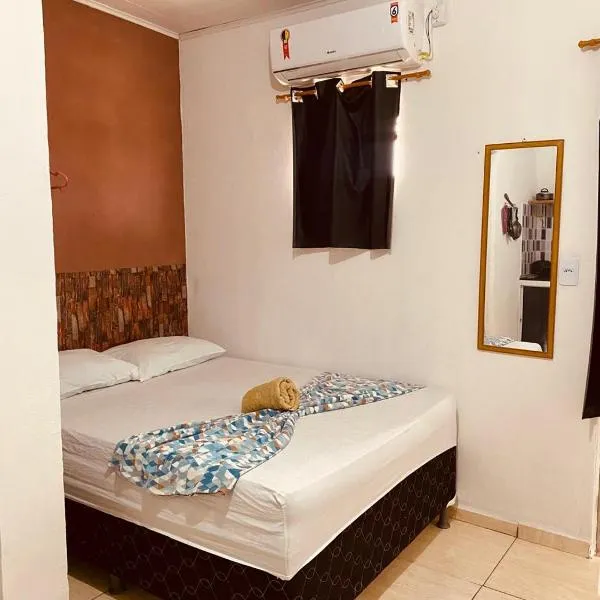 Ktinetes com cozinha 10 min a pé da praia de Japaratinga, hotel v destinaci Japaratinga