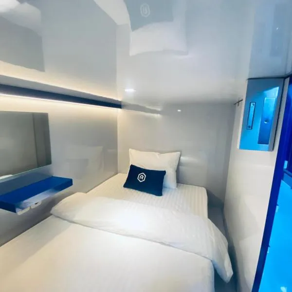 Rosalyne Sleepbox Tugu Mangkubumi, hotel v destinaci Jetis